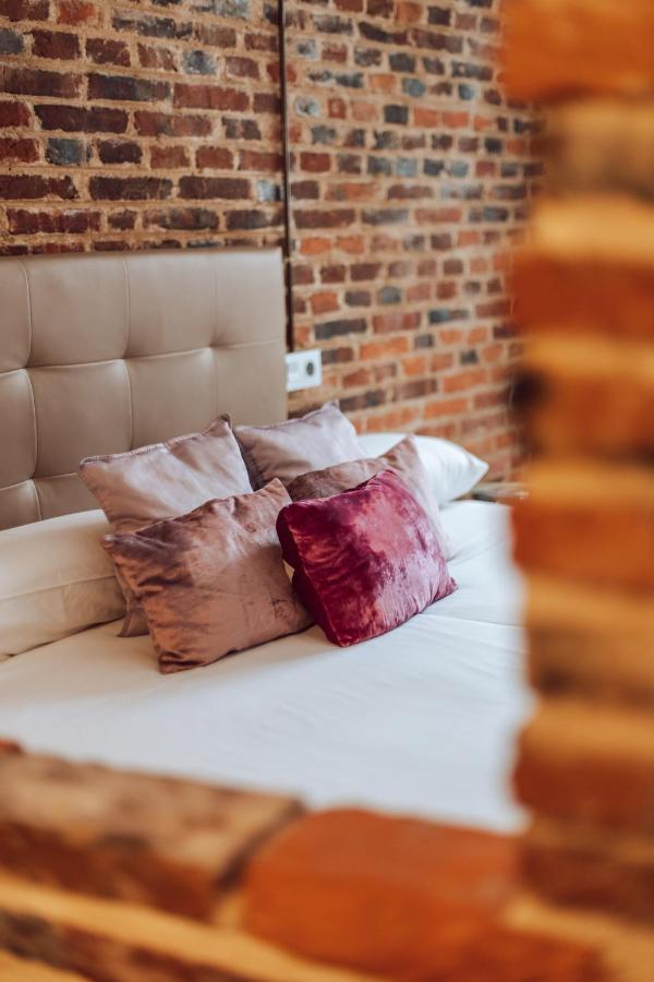 Albany Ancha Hotel Leon Exterior photo Silk cushions