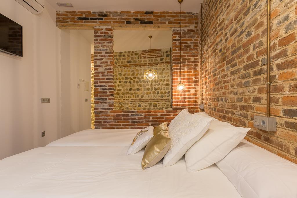 Albany Ancha Hotel Leon Exterior photo A bedroom at the hotel