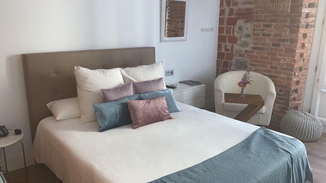 Albany Ancha Hotel Leon Exterior photo A bedroom at the hotel